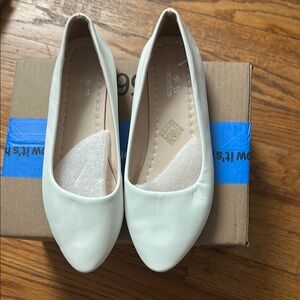 White Classic Flats for Everyday Comfort